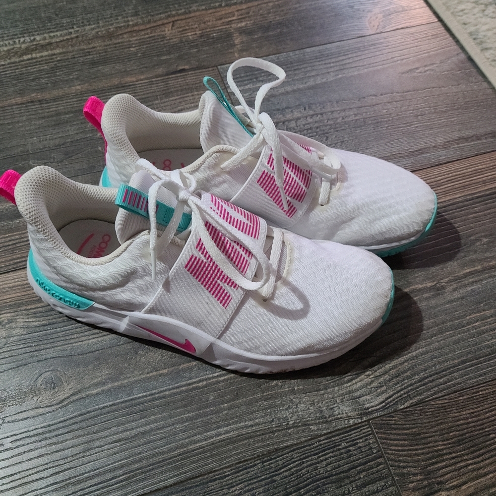Womens Nike size 7 training shoes